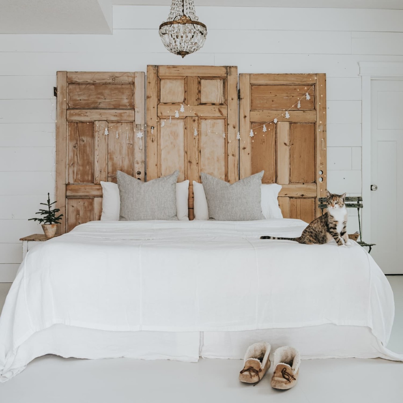 Dreamy DIY Headboards (From Farmhouse to Minimalist Style