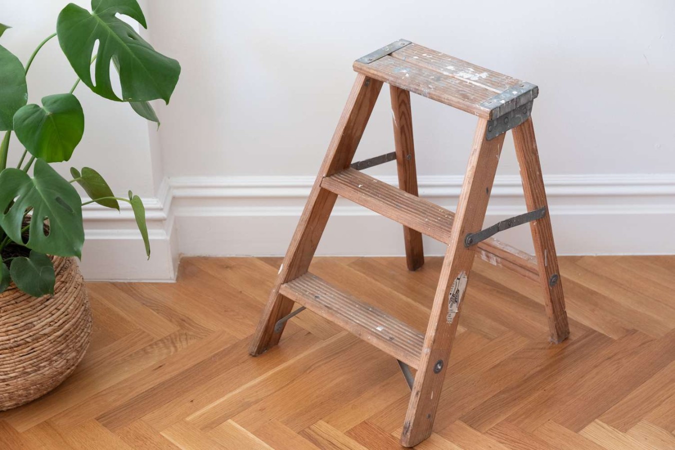 Free Plans For a DIY Step Stool